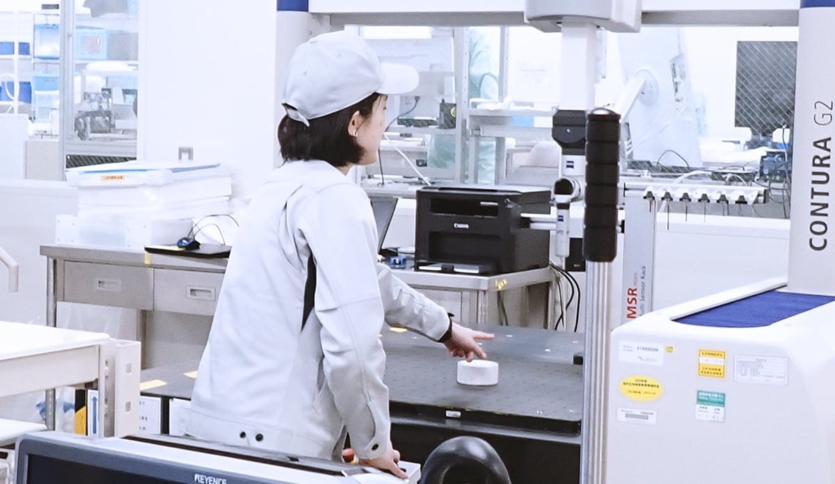 小牧工場で働く様子